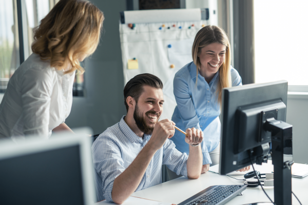 Środki ochrony indywidualnej a obowiązki pracodawcy - co powinieneś wiedzieć? W tym artykule wyjaśniamy, na czym polega dobór środków ochrony indywidualnej.